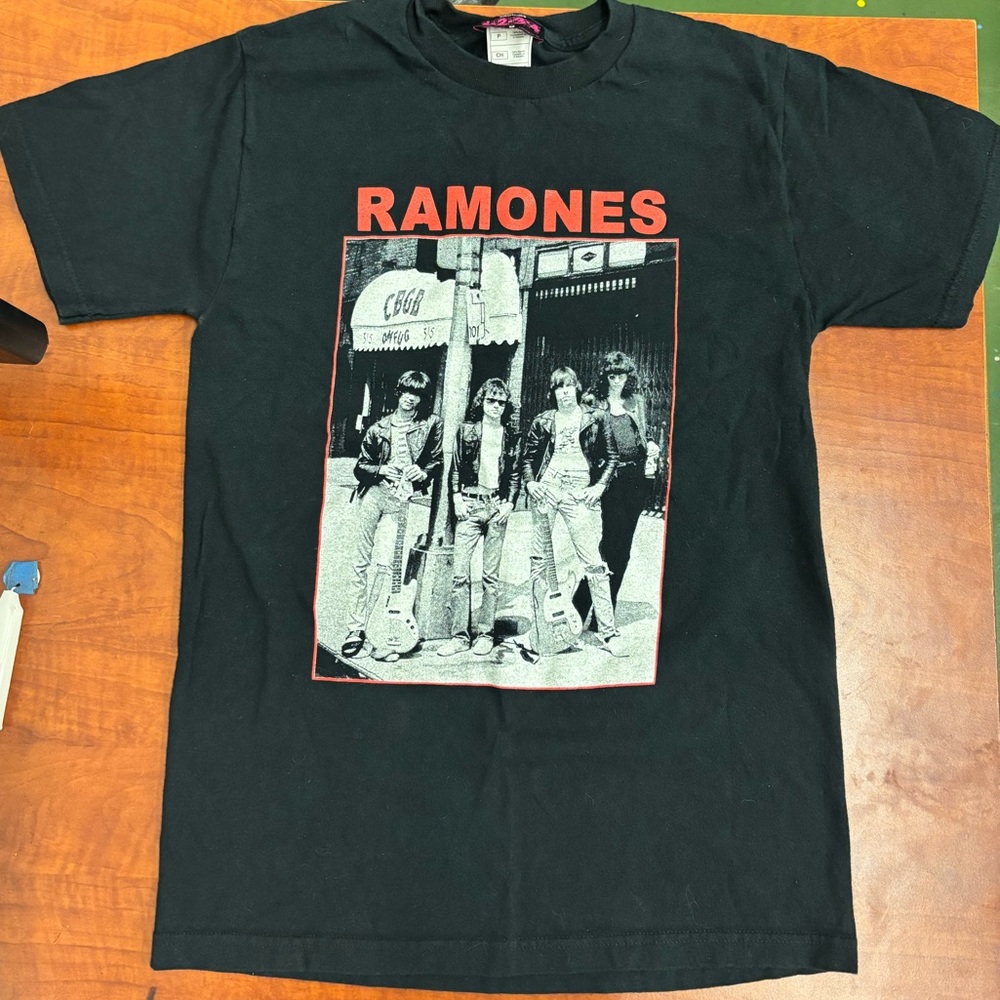 The Ramones Black T-shirt CBGB Ramones 1234 Label Adult Small